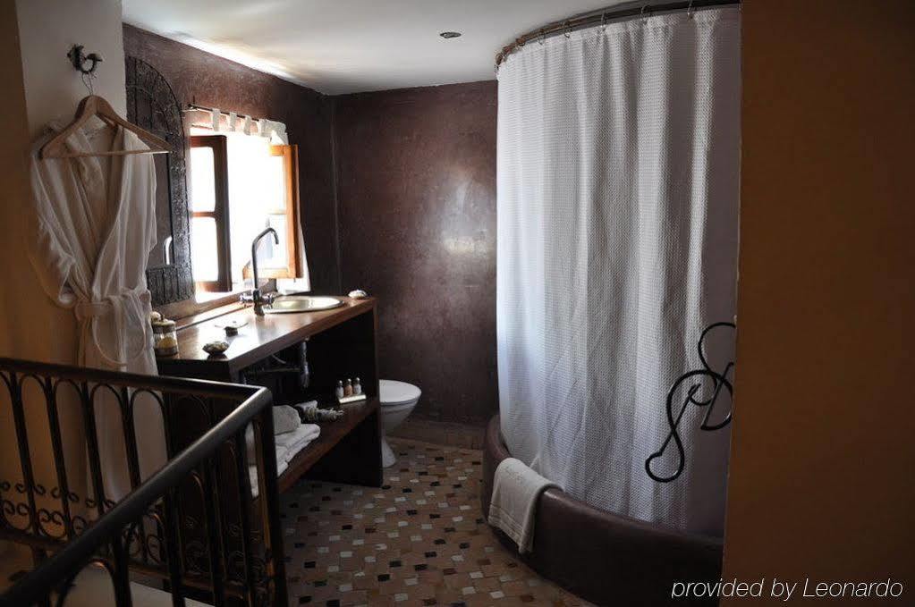 Riad Laaroussa Фес Экстерьер фото